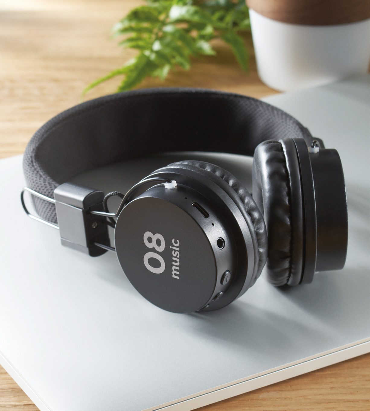 Tech & Accessories